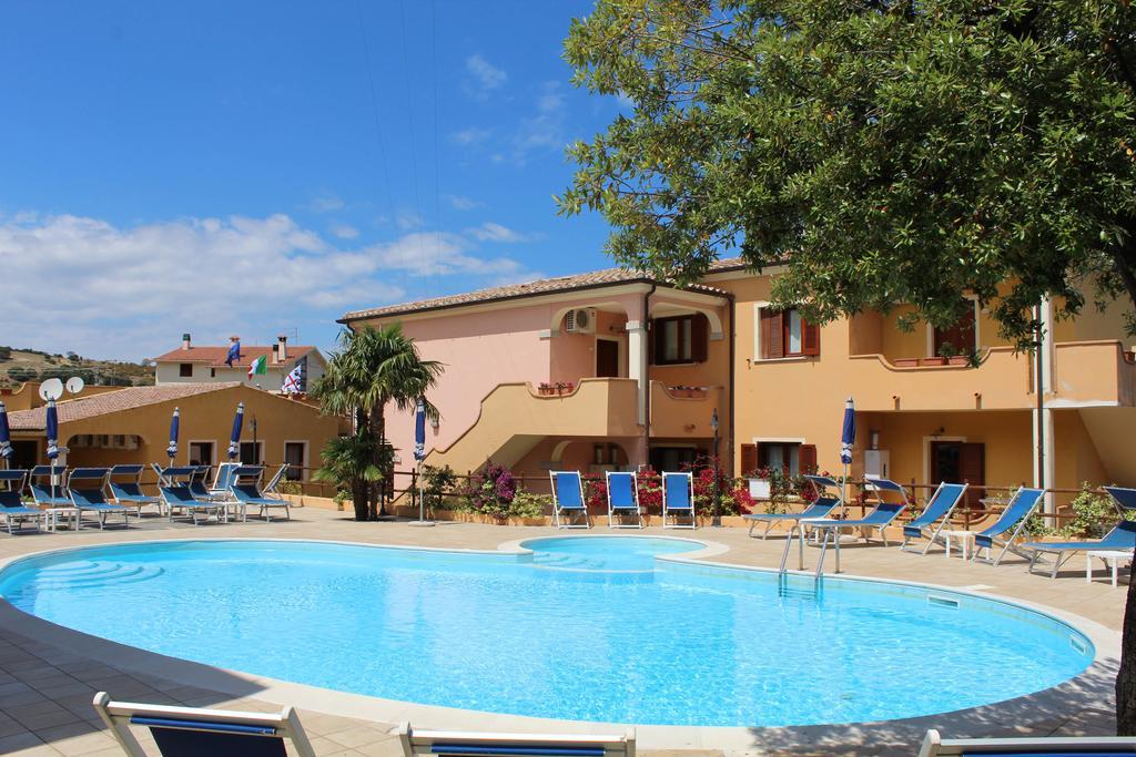 Residence Corte Dei Venti Budoni Exterior foto